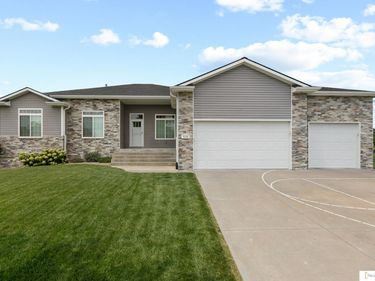 3122 South Creek Road, Lincoln, NE 68516