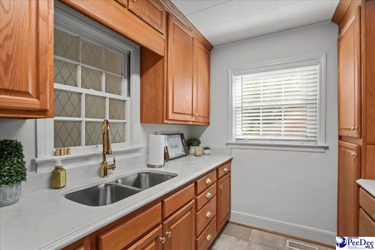 59 Lynn Ave Photo 11
