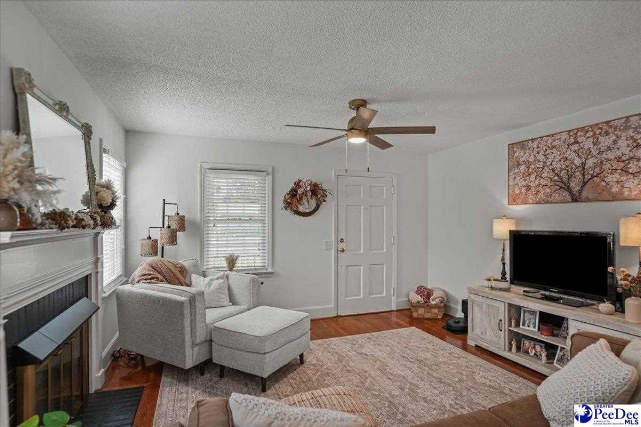59 Lynn Ave Photo 5