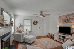 59 Lynn Ave photo 4