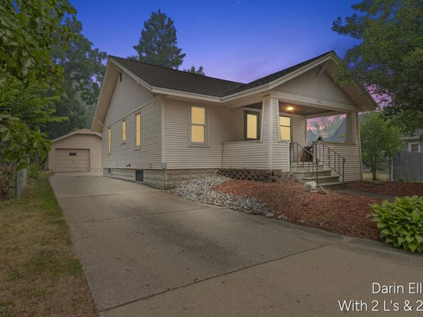910 W Lincoln Avenue, Ionia, MI 48846