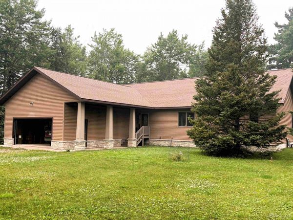 10282 East Road, Republic Twp, MI 49879