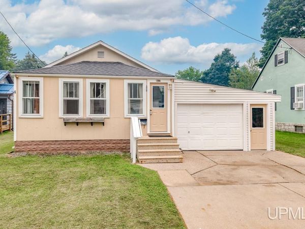 607 Broadway Street, Iron Mountain, MI 49801
