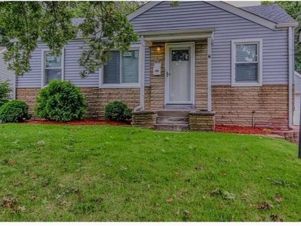295 Derhake, Florissant, MO 63031