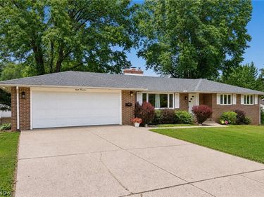 800 Woodview Drive NE, Massillon, OH 44646