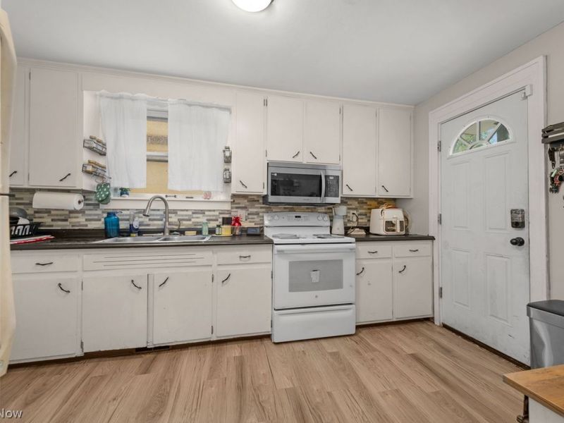 237 E Broad Street, Elyria, OH 44035 Photo 18