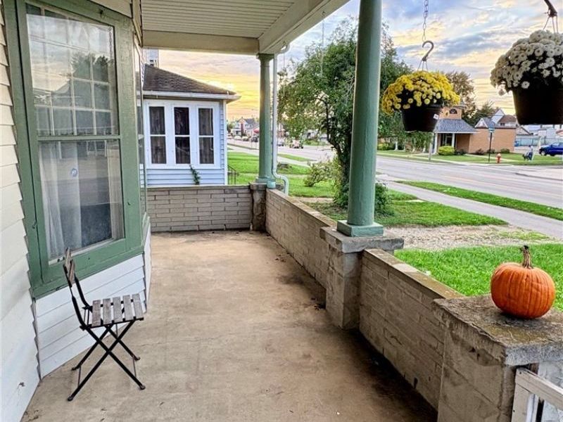 237 E Broad Street, Elyria, OH 44035 Photo 4