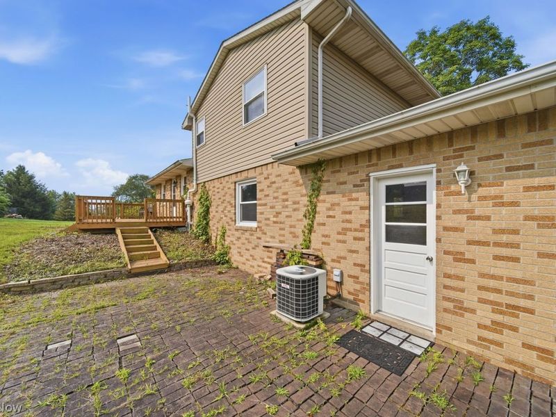11251 NE Lynwood Drive NE, Magnolia, OH 44643 Photo 5