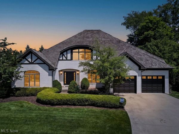 6 Warwick Lane, Rocky River, OH 44116
