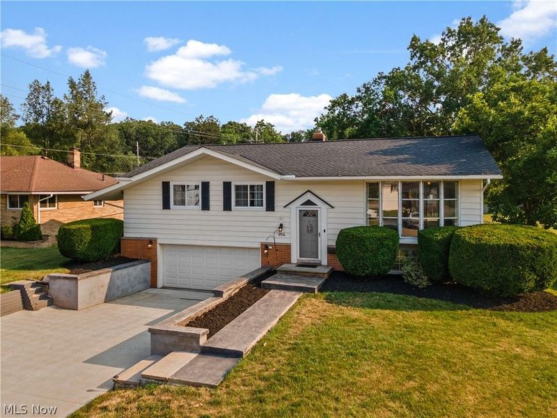 906 Long Ridge Drive, Seven Hills, OH 44131 Photo 2