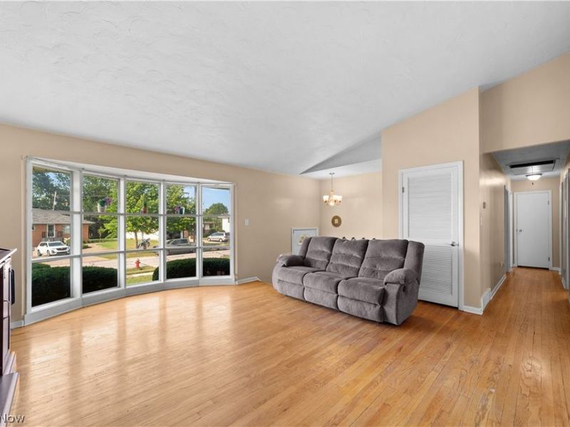 906 Long Ridge Drive, Seven Hills, OH 44131 Photo 8