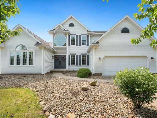 3790 Falcon Chase Street NW, Uniontown, OH 44685