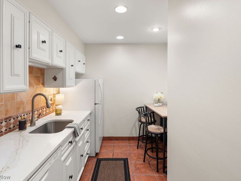 3167 Linden Road, Unit 110, Rocky River, OH 44116 Photo 9