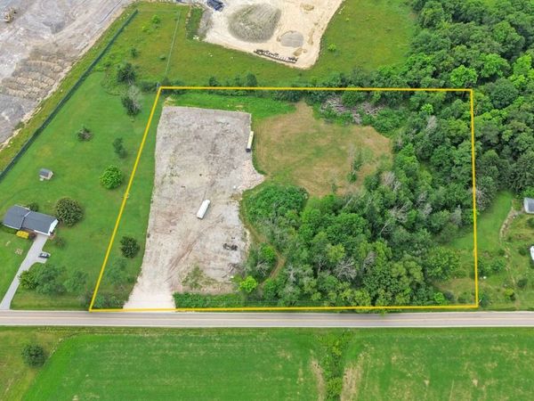 3289 Columbiana Road, New Springfield, OH 44443