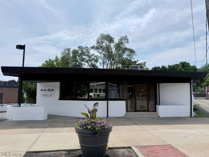 21055 Lorain Road, Cleveland, OH 44126 Photo 1