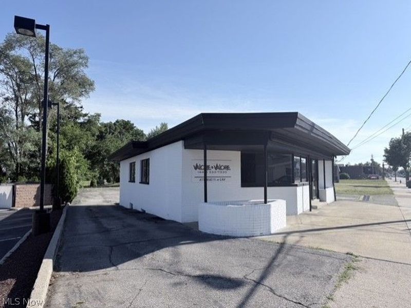 21055 Lorain Road, Cleveland, OH 44126 Photo 34