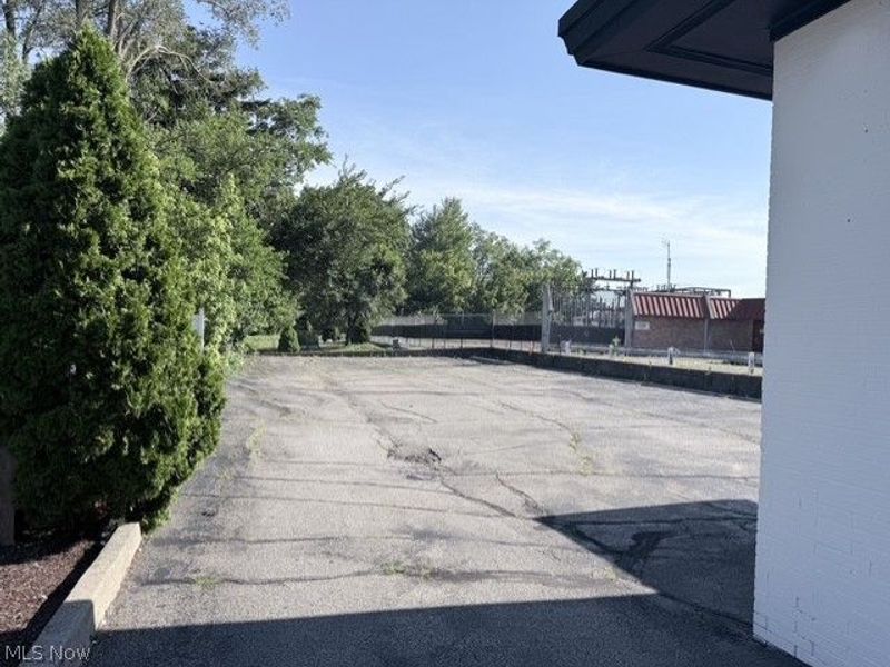 21055 Lorain Road, Cleveland, OH 44126 Photo 38