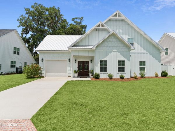 1034 Captains Cv Way , St. Simons Island, GA 31522