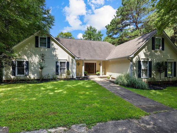 280 Waters Edge Lane, Newnan, GA 30263