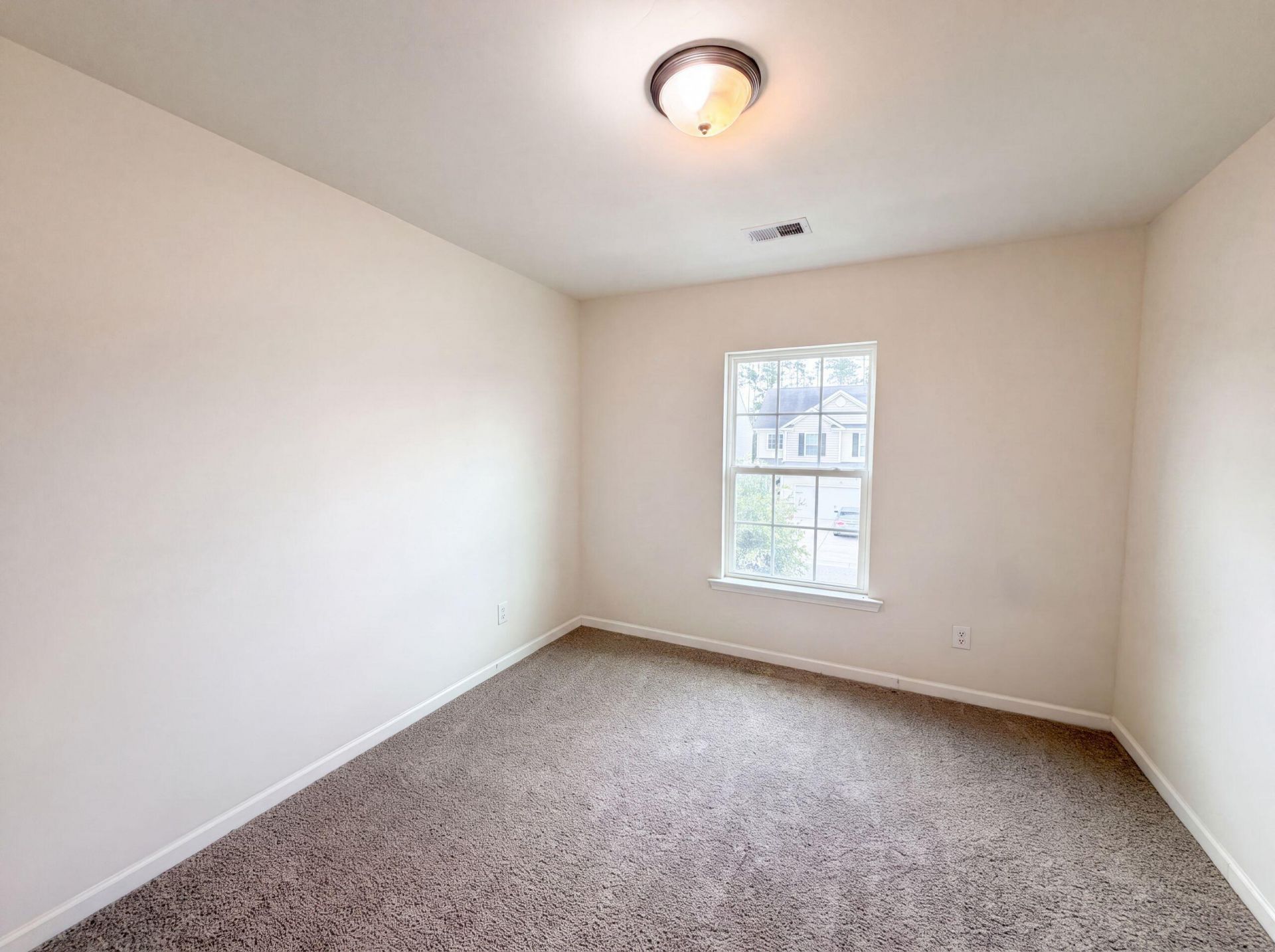 747 Redbud Lane Photo 4