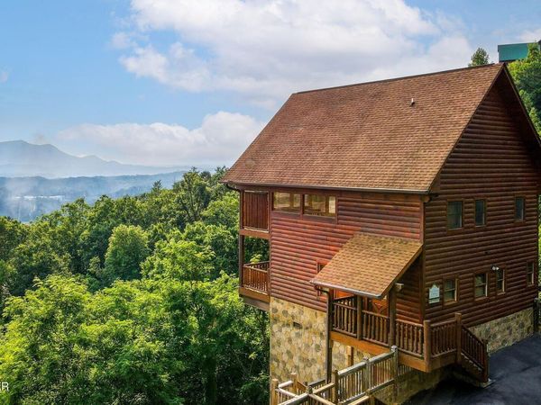1851 Starr Street, Sevierville, TN 37876