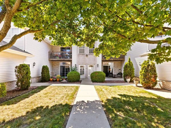 6200 S Creekside DRIVE, Unit 4, Cudahy, WI 53110