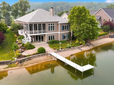 95 Lane 270 Hamilton Lk, Hamilton, IN 46742