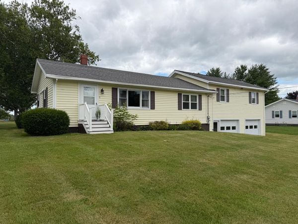 5 Maher Avenue , Houlton, ME 04730