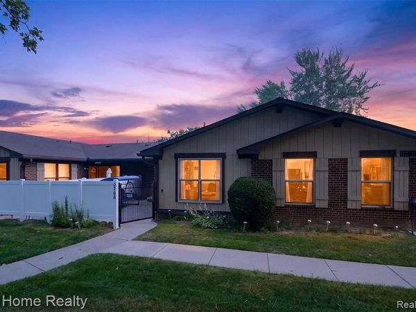 2708 Roundtree Drive, Troy, MI 48083