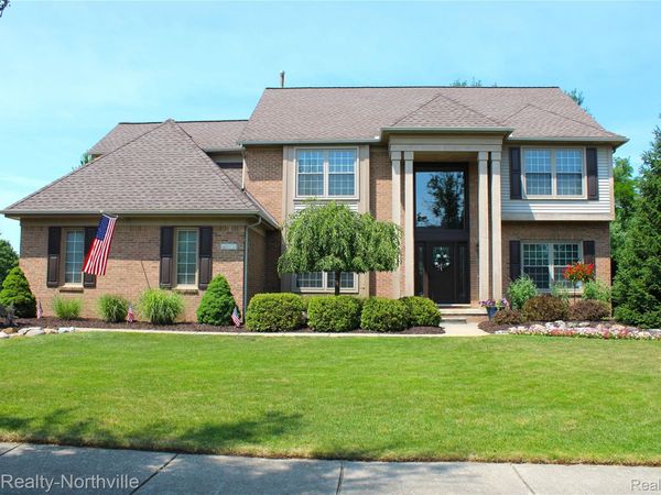 48172 Royal Pointe Drive, Canton Township, Mi 48187