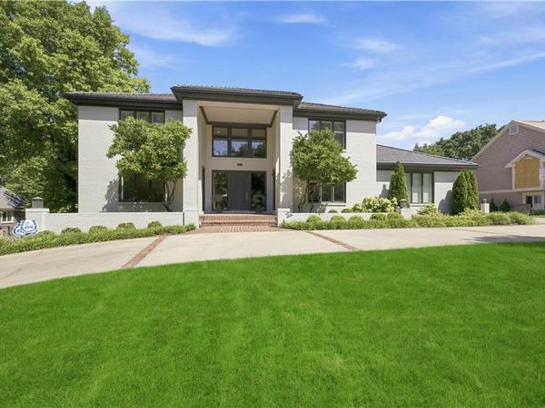 3048 W 118th Terrace, Leawood, KS 66211