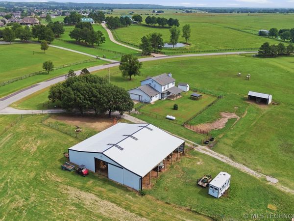 17817 N Louisville Avenue , Skiatook, OK 74070