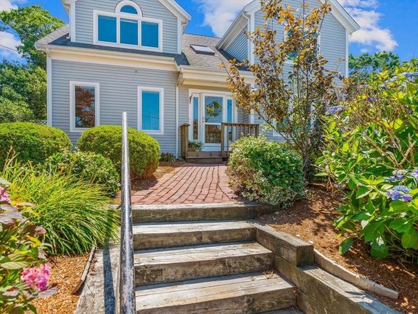 24 Bluff Ave, Mashpee, MA 02649