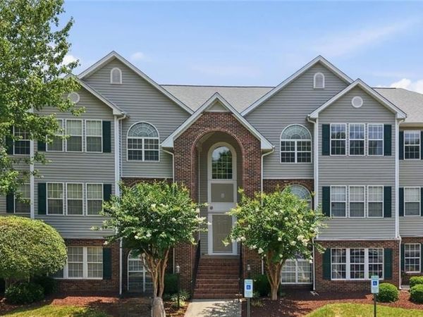 534 Scholastic Court , Winston-Salem, NC 27106