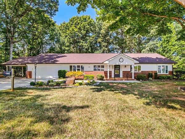 4556 Shattalon Drive, Winston-Salem, NC 27106