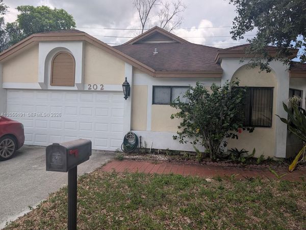 202 Maddy Ln , North Lauderdale, FL 33068