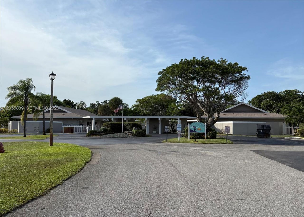 306 Circle Dr S, Unit 203, Boynton Beach, FL 33435 Photo