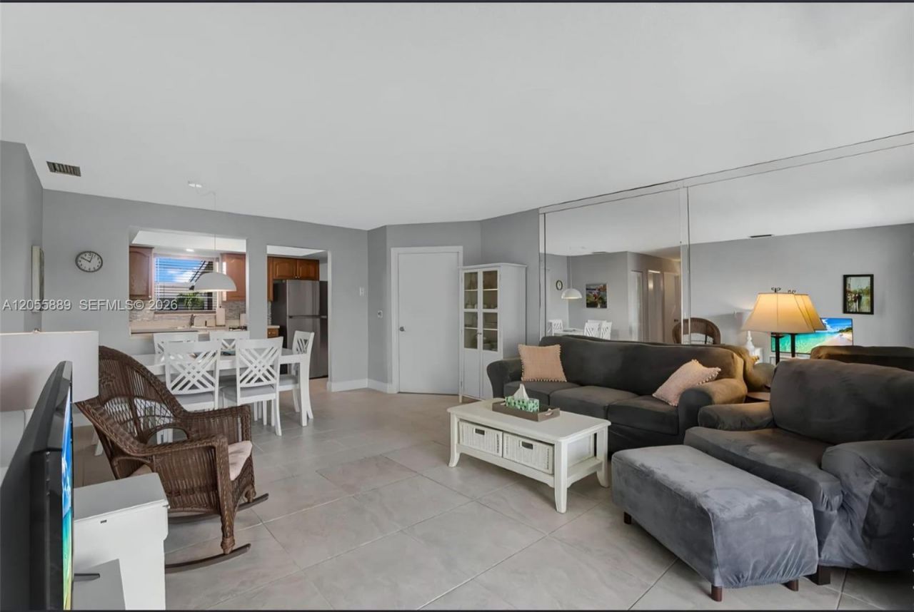 306 S Circle Dr S , Unit 203, Boynton Beach, FL 33435 Photo