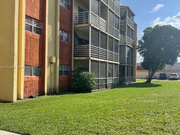 3610 NW 21st St, Unit 311, Lauderdale Lakes, FL 33311