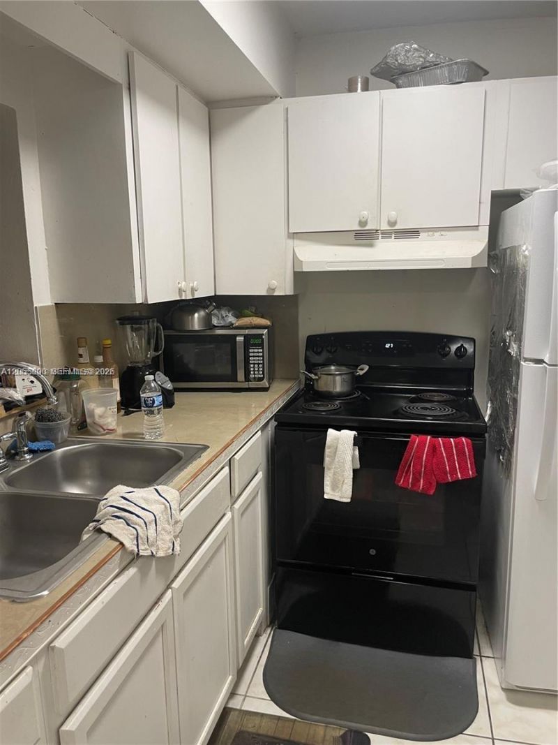 3610 NW 21st St , Unit 311, Lauderdale Lakes, FL 33311 Photo