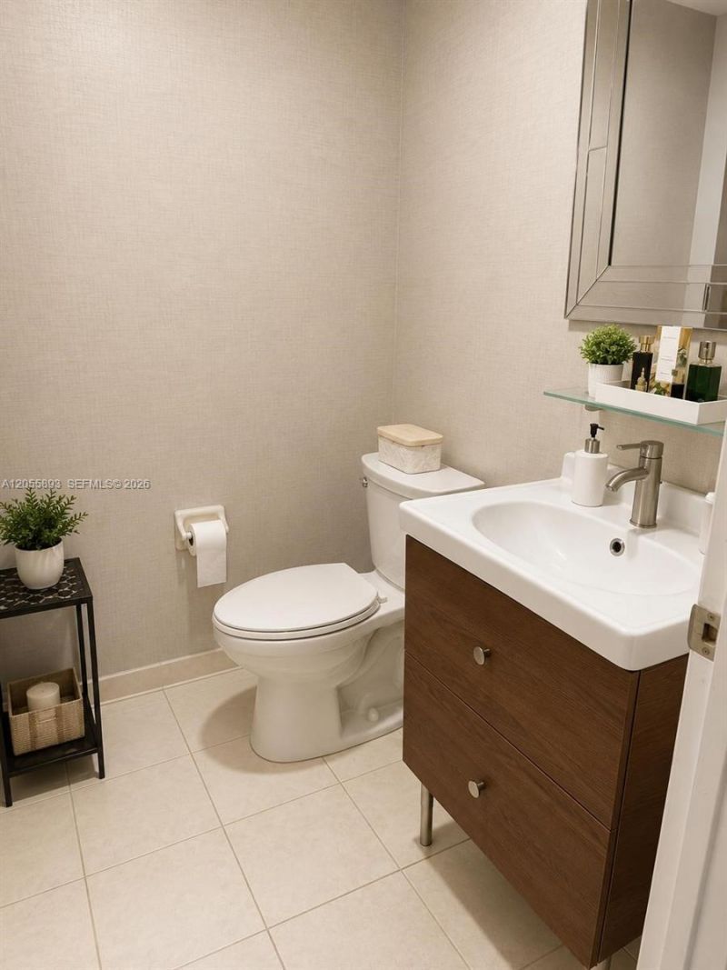 14951 Royal Oaks Ln, Unit 409, North Miami, FL 33181 Photo