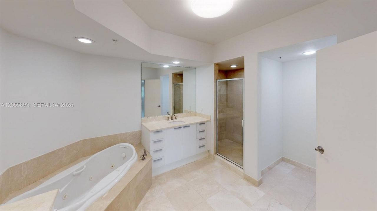 14951 Royal Oaks Ln, Unit 409, North Miami, FL 33181 Photo