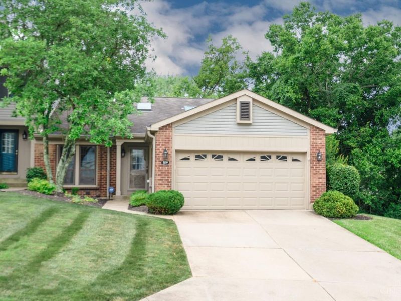 5359 Gantzfield Court, Sharonville, OH 45241 Photo 2