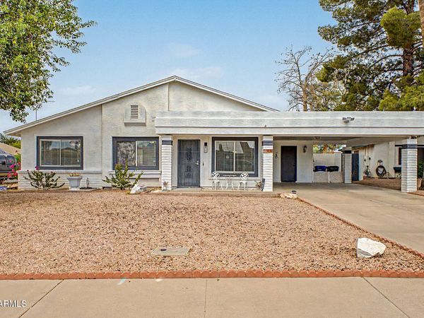 730 S WHITING Circle, Mesa, AZ 85204