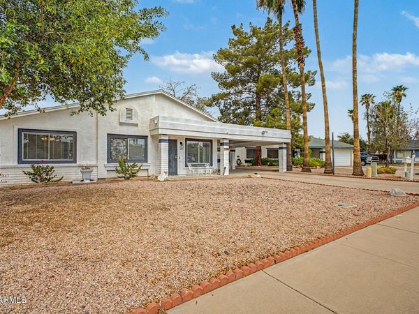 730 S WHITING Circle, Mesa, AZ 85204