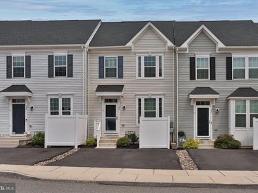 82 HUNTERS DRIVE, GILBERTSVILLE, PA 19525