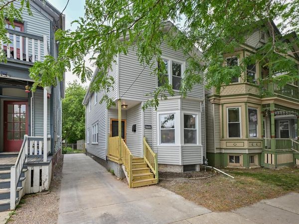 1711 N Astor STREET, Milwaukee, WI 53202