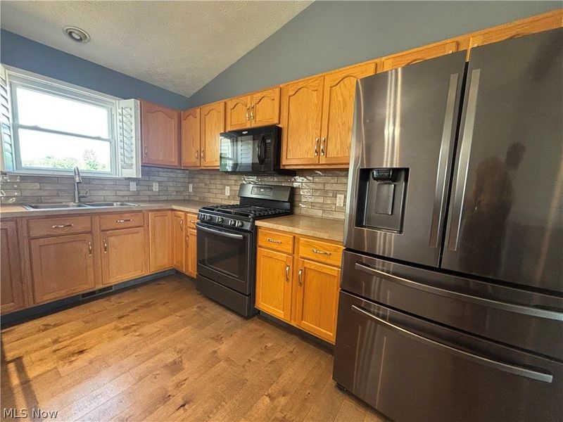 5788 W Breezeway Drive, North Ridgeville, OH 44039 Photo 2