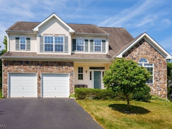 2 Pickering Cir, Montgomery, NJ 08540
