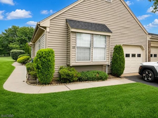 6 Patrick Henry Ct, Monroe, NJ 08831